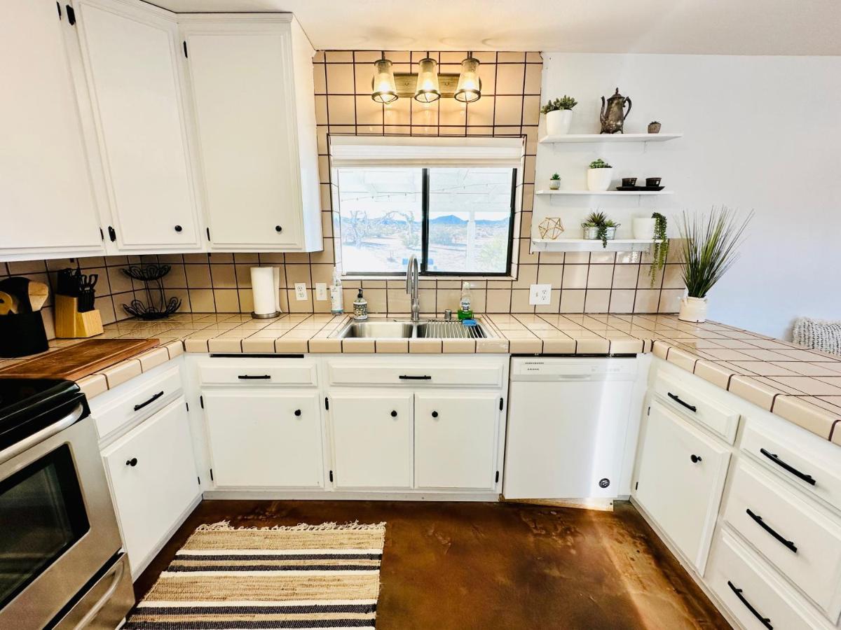 Ravens Nest Ranch, Fire Pit , Views, Near Jt Park! Villa Joshua Tree Esterno foto