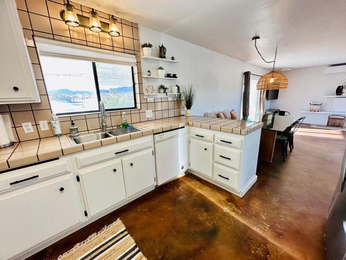 Ravens Nest Ranch, Fire Pit , Views, Near Jt Park! Villa Joshua Tree Esterno foto